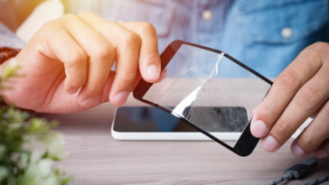 5 Best Screen Protectors To Keep Your iPhone’s Screen Scratch-Free